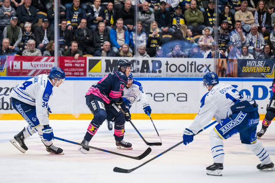 Leksands Peter Cehlarik och HV71s Henrik Borgström