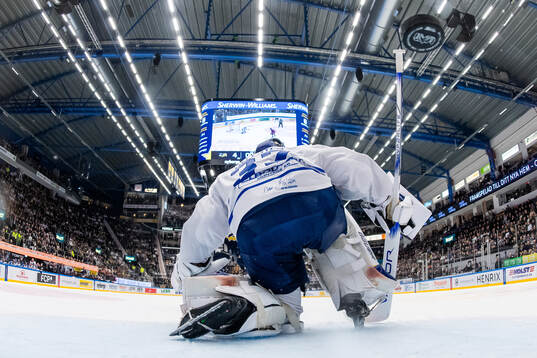 Leksands målvakt Jakob Hellsten släpper in 5-4 i