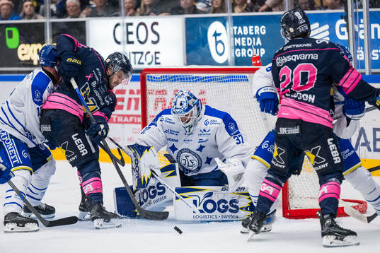 HV71s Tanner Kero och Leksands målvakt Jakob Hellsten