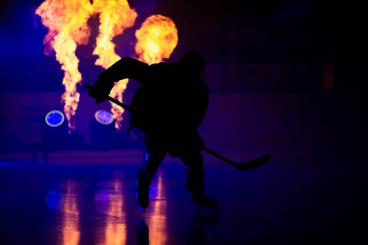 HV71-spelare gör entré