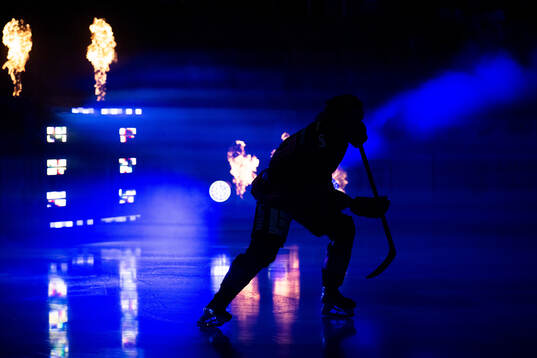 HV71-spelare gör entré