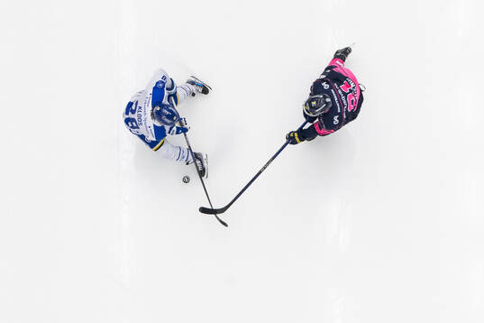 Leksands Justin Glenn Kloos och HV71s Mattias Tedenby