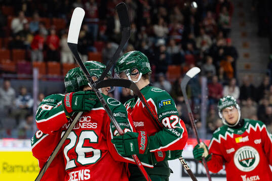 Frölundas Isac Heens jublar med lagkamrater