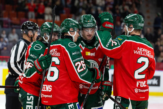 Frölundas Isac Heens jublar med lagkamrater