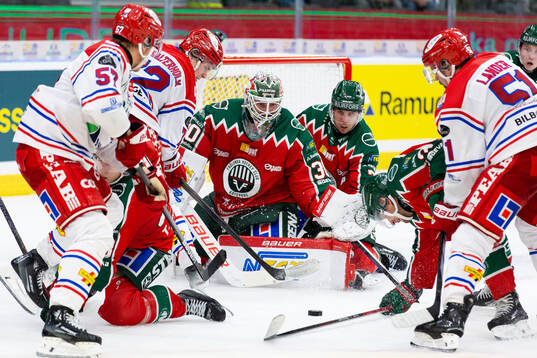 Frölundas målvakt Tobias Normann och Henrik Tömmernes
