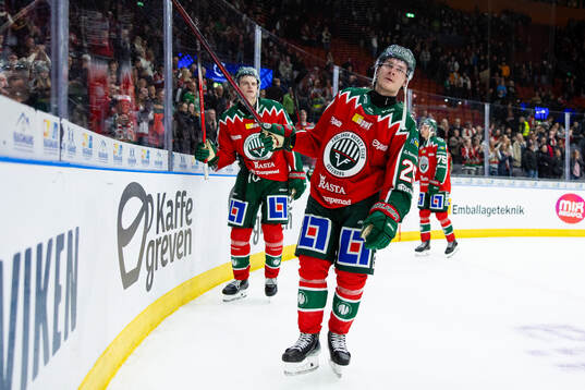 Frölundas Arttu Ruotsalainen tackar publiken