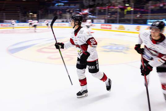 Malmö Redhawks Joona Ikonen på uppvärmningen