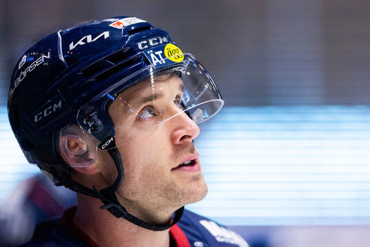 Linköpings Patrick Russell på uppvärmningen