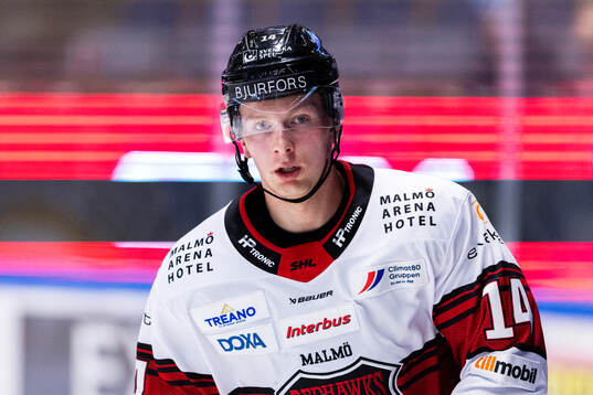 Malmö Redhawks Otto Stenberg på uppvärmningen