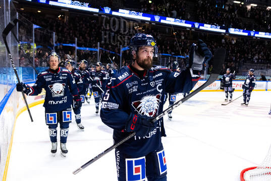 Linköpings Oscar Fantenberg jublar