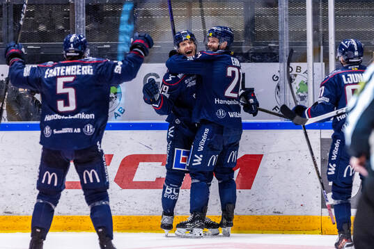 Linköpings Patrick Russell jublar