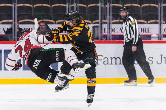 Örebros Hannes Björninen och Skellefteås Oskar Vuollet