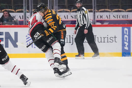 Örebros Hannes Björninen och Skellefteås Oskar Vuollet