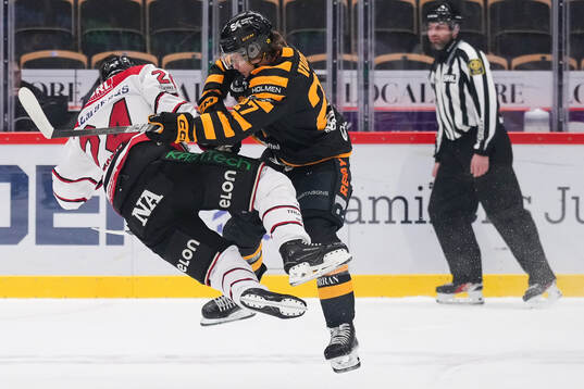 Örebros Hannes Björninen och Skellefteås Oskar Vuollet