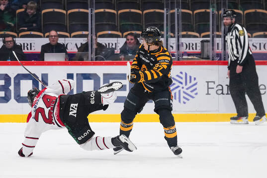 Örebros Hannes Björninen och Skellefteås Oskar Vuollet