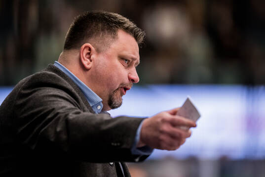 Modos tränare Mattias Karlin