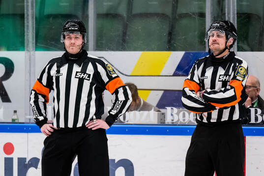 Domare Daniel Eriksson och Domare David Laksola