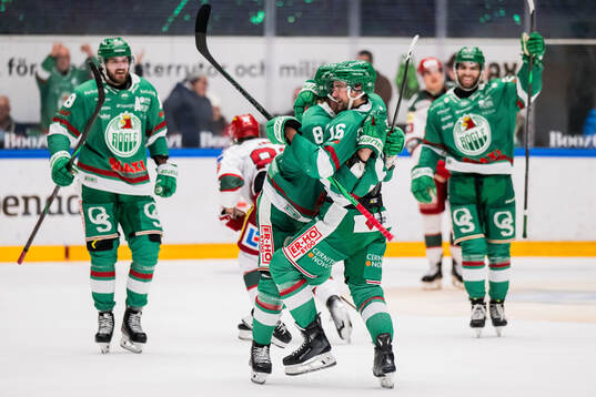 Rögles Linus Sandin och Lukas Ekeståhl-Jonsson jublar