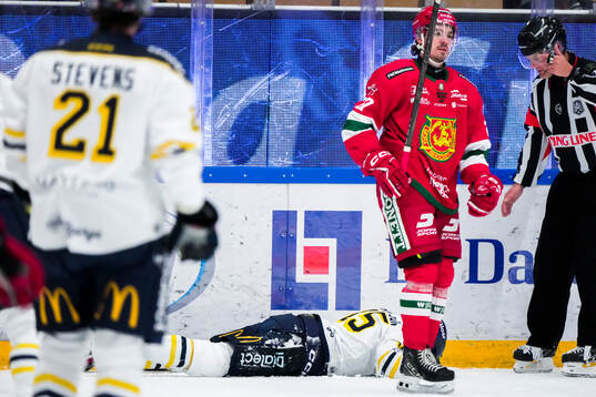 Södertäljes Albin Carlson har ont