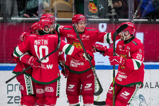 Moras spelare jublar