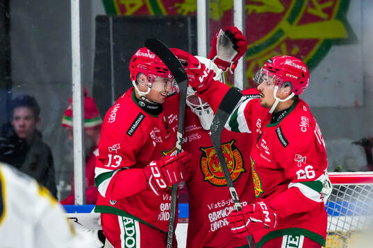 Moras spelare jublar