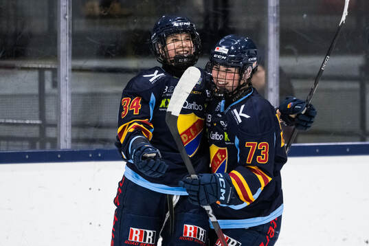 Djurgårdens Tereza Pistekova och Hana Haasova jublar
