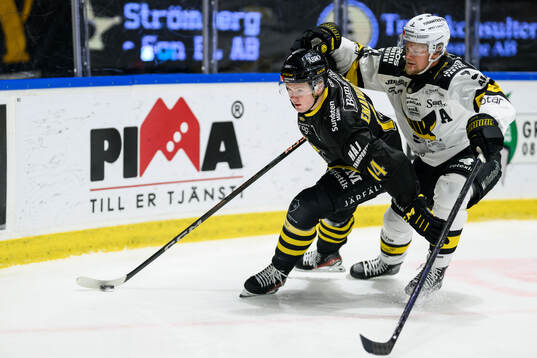 Västerås Niklas Folin och AIKs Jesper Emanuelsson