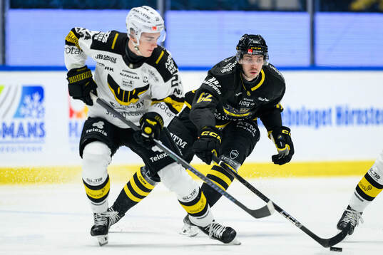 Västerås Joel Kant och AIKs Simon Åkerström
