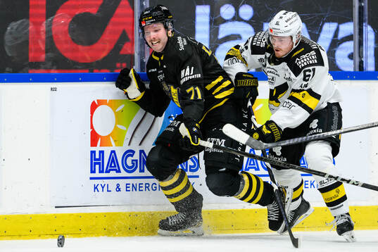 AIKs Lukas Zetterberg och Västerås Malte Sjögren