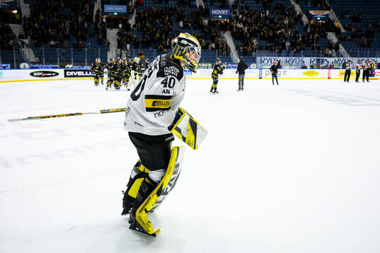 Västerås målvakt Rasmus Korhonen deppar
