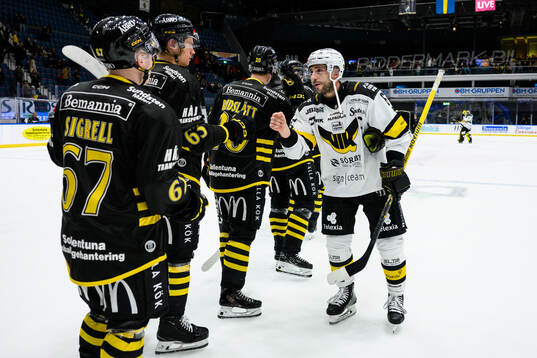 AIKs Albin Sundin och Västerås Konstantin Komarek