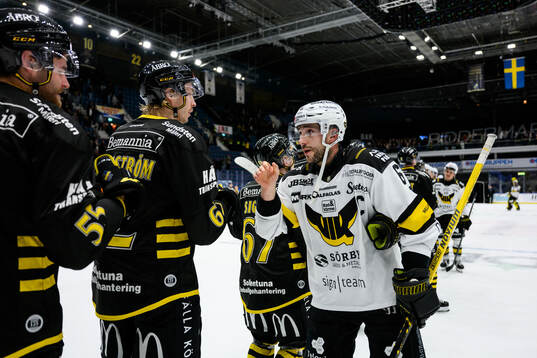AIKs Simon Åkerström och Västerås Konstantin Komarek