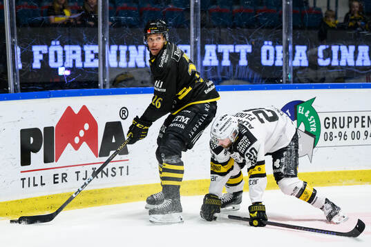 AIKs Oscar Nord och Västerås Erik Flood