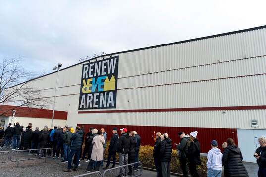 Kö utanför Renew Arena