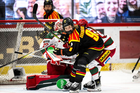 Modos målvakt Andrea Brändli och Brynäs Tilde Sundnäs