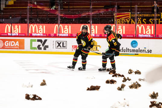 Brynäs Jenniina Nylund jublar