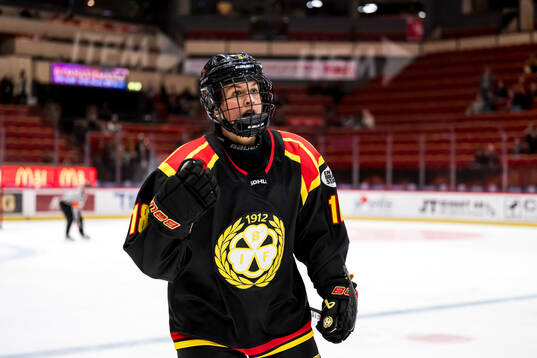 Brynäs Jenniina Nylund jublar 2-2