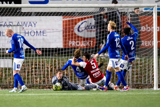 GIF Sundsvalls målvakt Jonas Olsson och Ludvig Svanberg