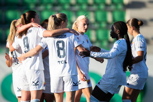 Djurgårdens Therese Åsland jublar med lagkamrater