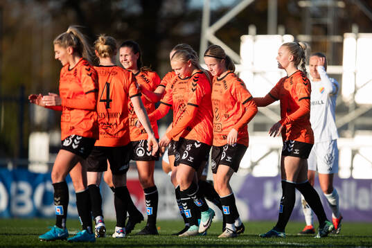Kristianstads Mathilde Janzen jublar med lagkamrater
