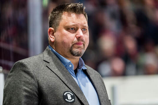 Modos tränare Mattias Karlin