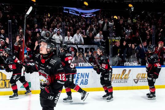 Malmö Redhawks Linus Öberg jublar