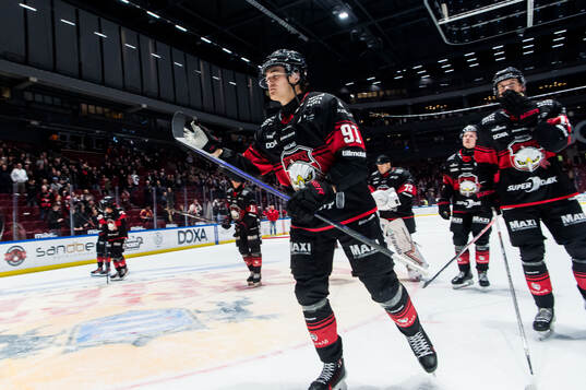 Malmö Redhawks Axel Sundberg jublar