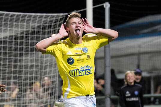 Falkenbergs FFs Noel Hansson jublar