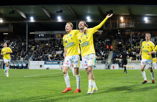 Falkenbergs FFs Rasmus Andersson jublar