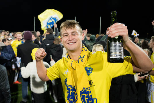 Falkenbergs FFs Noel Hansson jublar
