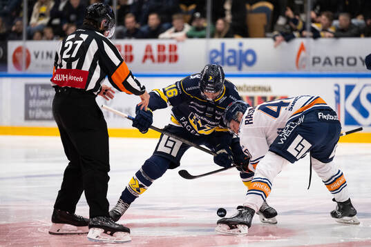 HV71s Tanner Kero och Växjös Dennis Rasmussen