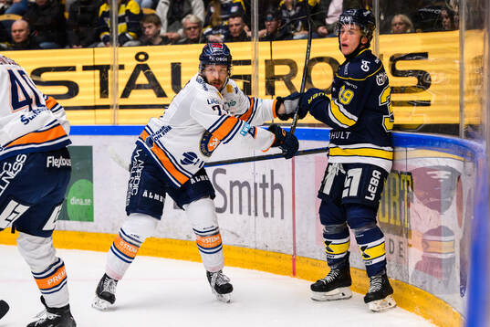 Växjös Brian Cooper och HV71s Jamiro Reber