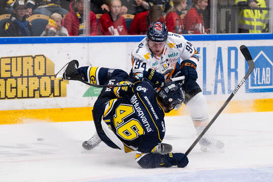 Växjös Joel Persson och HV71s Joona Luoto