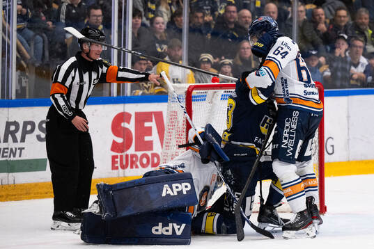 HV71s Måns Lindbäck och Växjös Eric Martinsson